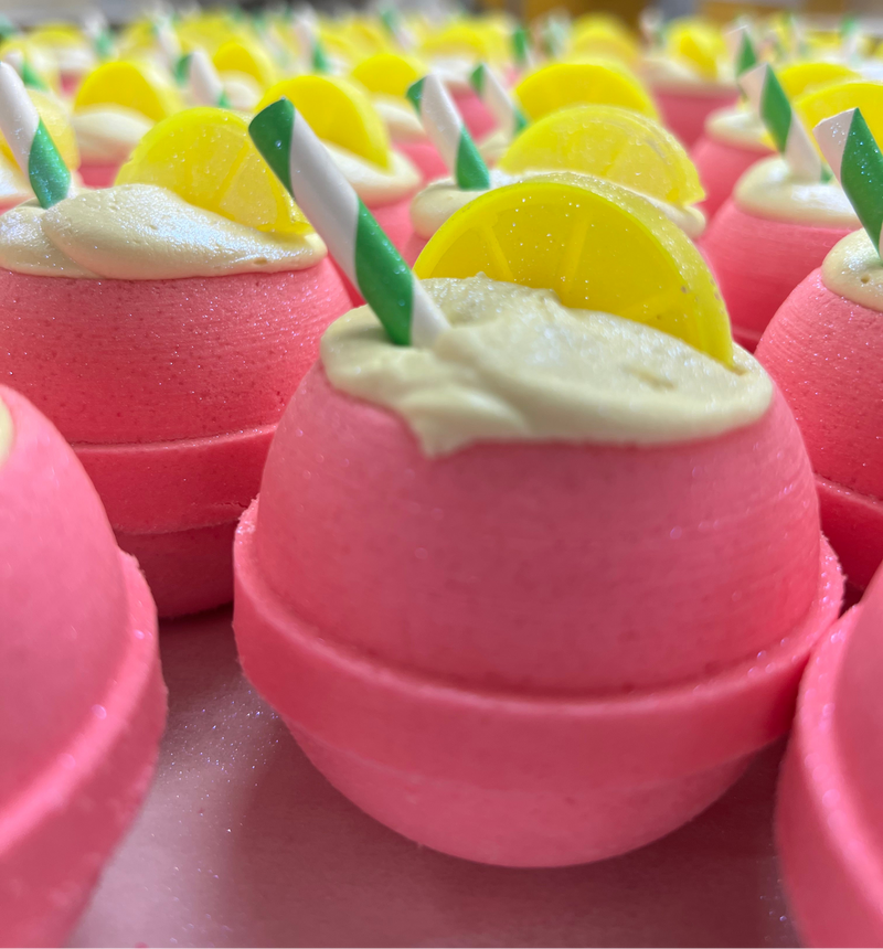 Strawberry Lemonade Mega Bath Bomb