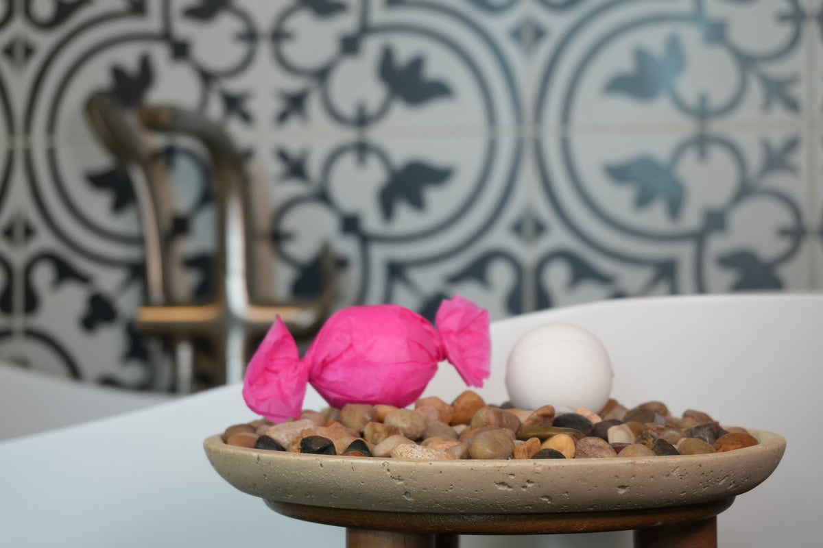 Love in the Tub Bath Bomb